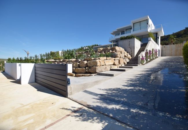 El Mirador de la Plata - Acceso y Vista Frontal